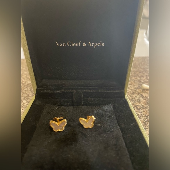 VCA Inspired Sweet Butterfly Earrings - Picture 2 of 2